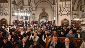 Bursa’da kandil coşkusu camileri doldurdu
