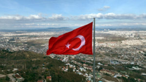 Bursa’da her yerden görülebilecek! Dev Türk bayrağı göklerde