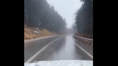 Bursa Uludağ'a mevsimin ilk karı yağdı.